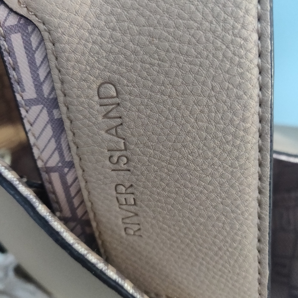 River Island Bucket Bag - Picture 5 of 9